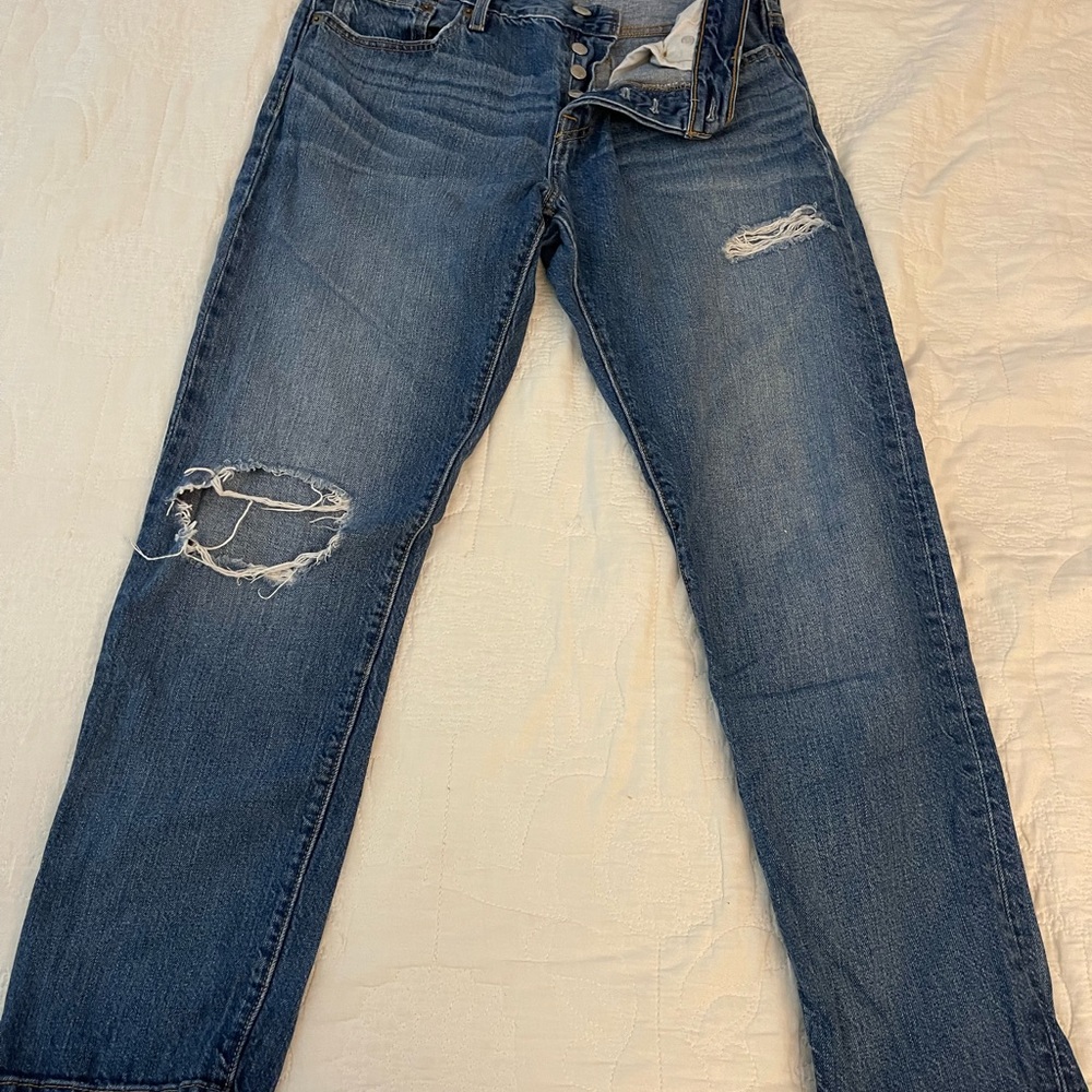 Women's Levi’s Distressed Jeans
